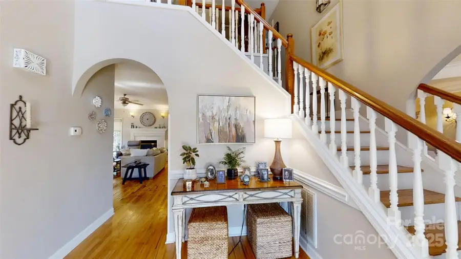 4925 Brookridge Drive Ne, Hickory, NC 28601 - Image #2