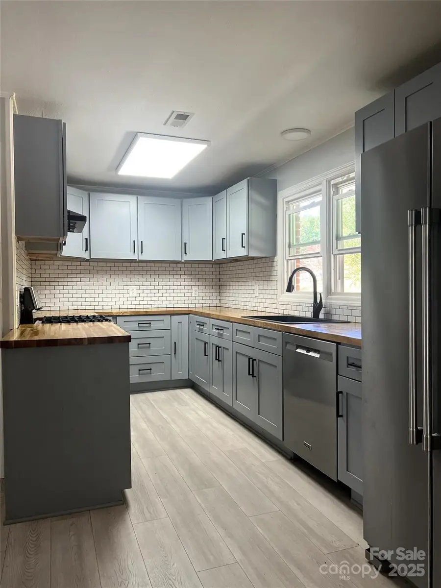 942 Hicks Chapel Loop, Marion, NC 28752 - Image #2