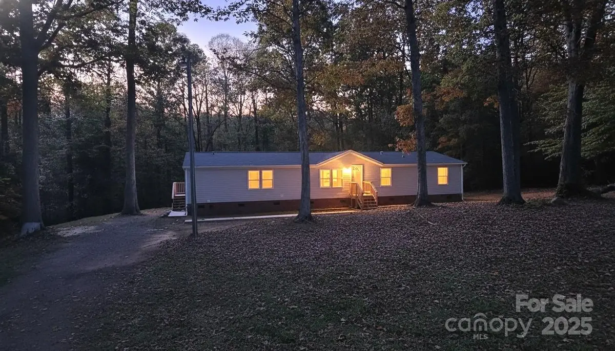 5050 Park Creek Drive, Mount Holly, NC 28120 - Image #1
