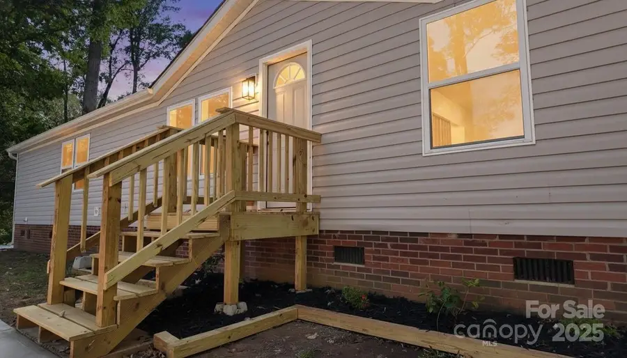 5050 Park Creek Drive, Mount Holly, NC 28120 - Image #3