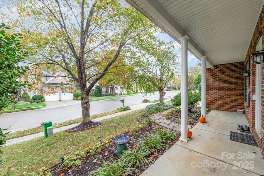 10112 Montrose Drive Nw, Charlotte, NC 28269 - Image #2
