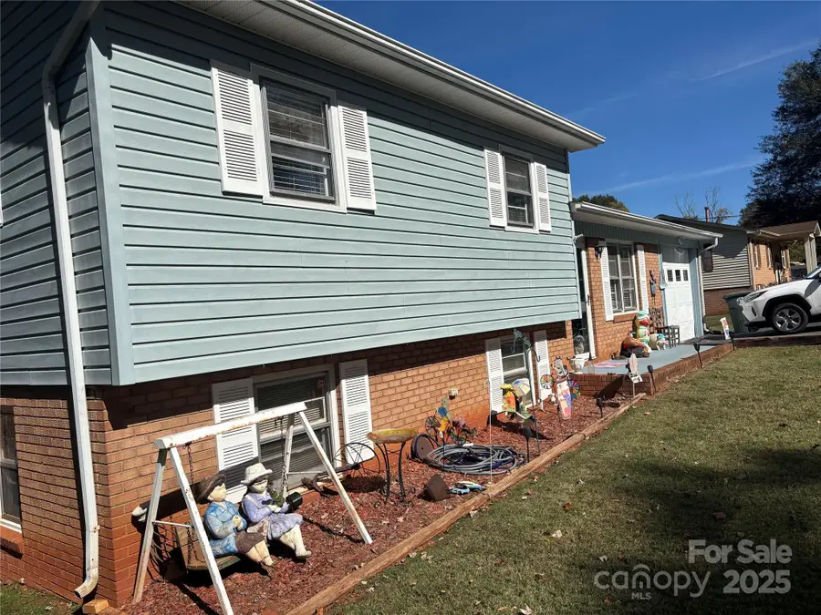 1954 Villa Drive, Newton, NC 28658 - Image #2