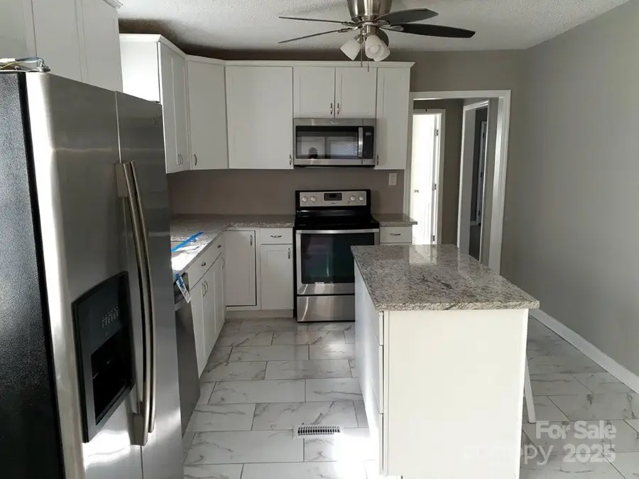 9501 Misenheimer Road, Charlotte, NC 28215 - Image #3