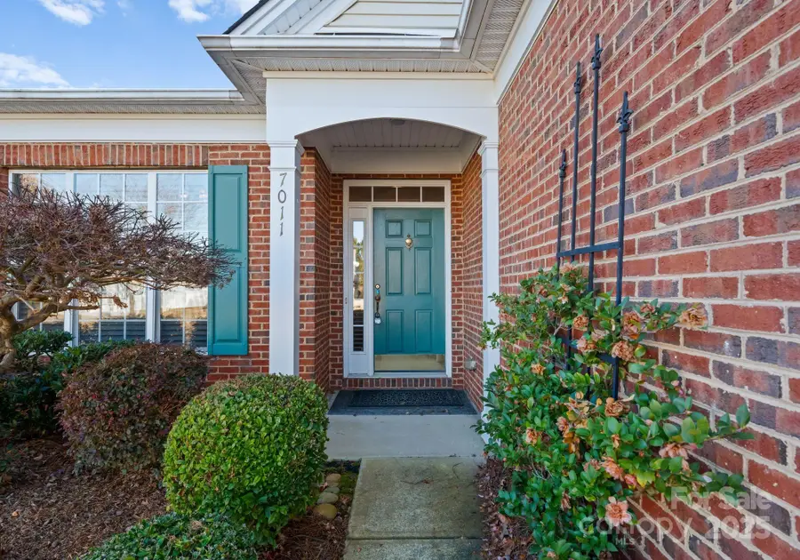 7011 Southbrook Drive, Charlotte, NC 28277 - Image #3
