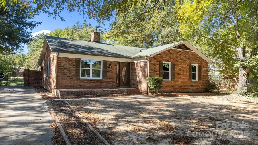 7415 Farm Gate Drive, Charlotte, NC 28215 - Image #2