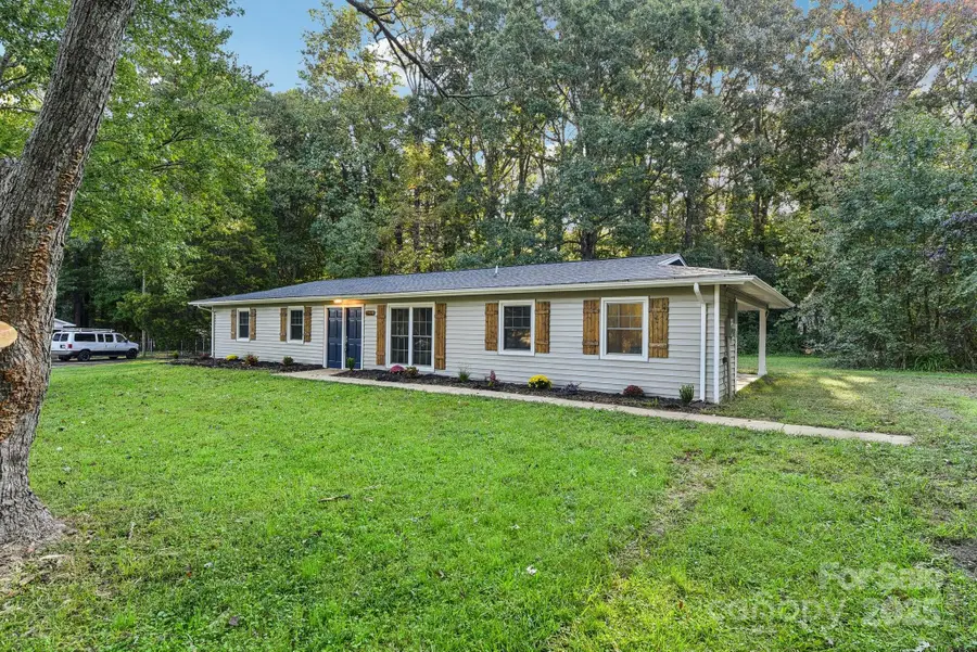 6622 Brushwood Drive, Charlotte, NC 28262 - Image #2