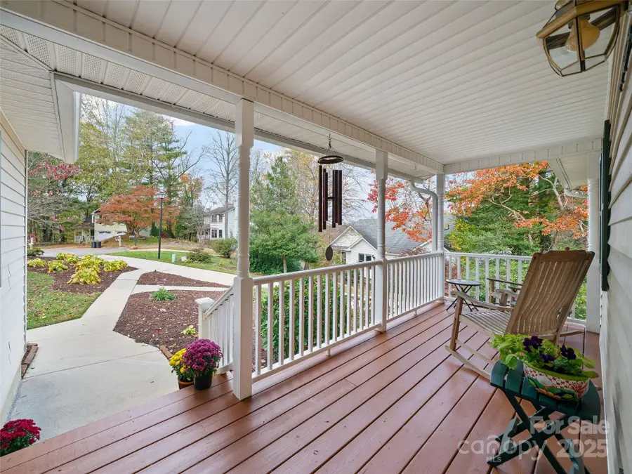 105 Goldfinch Lane, Asheville, NC 28803 - Image #3