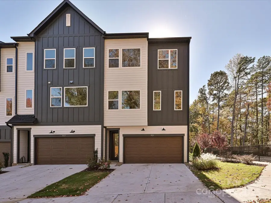 921 Archway Lane, Charlotte, NC 28217 - Image #2