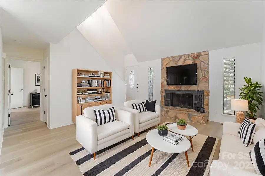 7921 Carmel Oaks Court, Charlotte, NC 28226 - Image #2