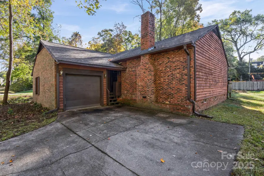 331 Meadowbrook Road, Charlotte, NC 28211 - Image #2