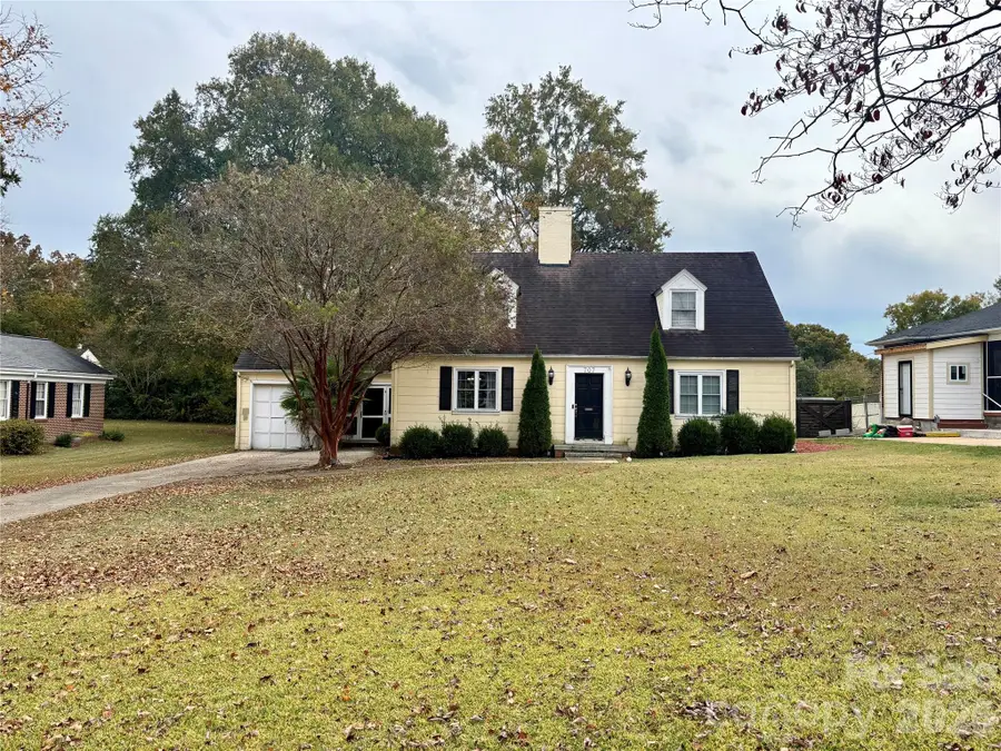 707 W Barr Street, Lancaster, SC 29720 - Image #2