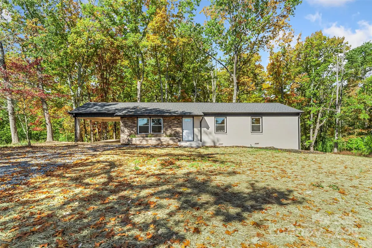 715 7th Avenue Se, Hickory, NC 28602 - Image #1