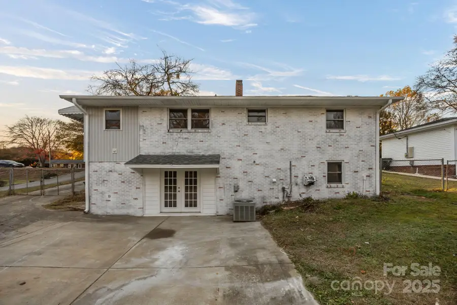 812 N Main Street, Lowell, NC 28098 - Image #3