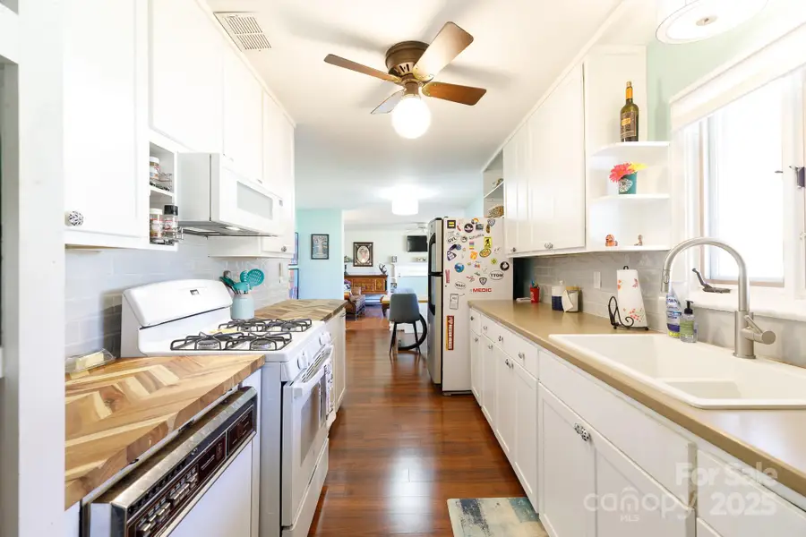 145 21st Avenue Nw, Hickory, NC 28601 - Image #2