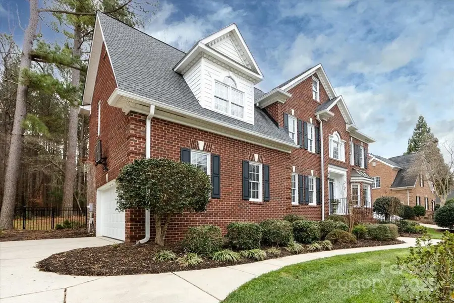 12430 Overlook Mountain Drive, Charlotte, NC 28216 - Image #2