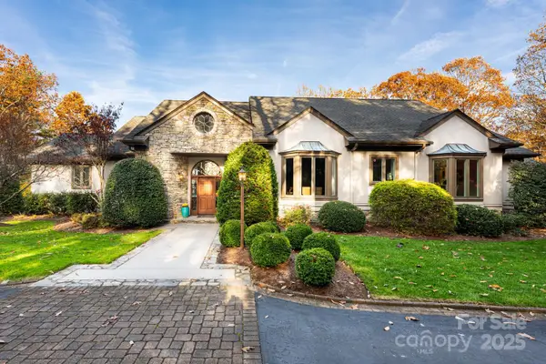 106 Woodglen Court, Flat Rock, NC 28731