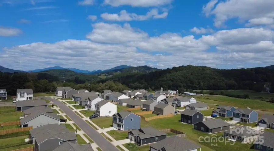 92 Queen Valley Way, Waynesville, NC 28786 - Image #2