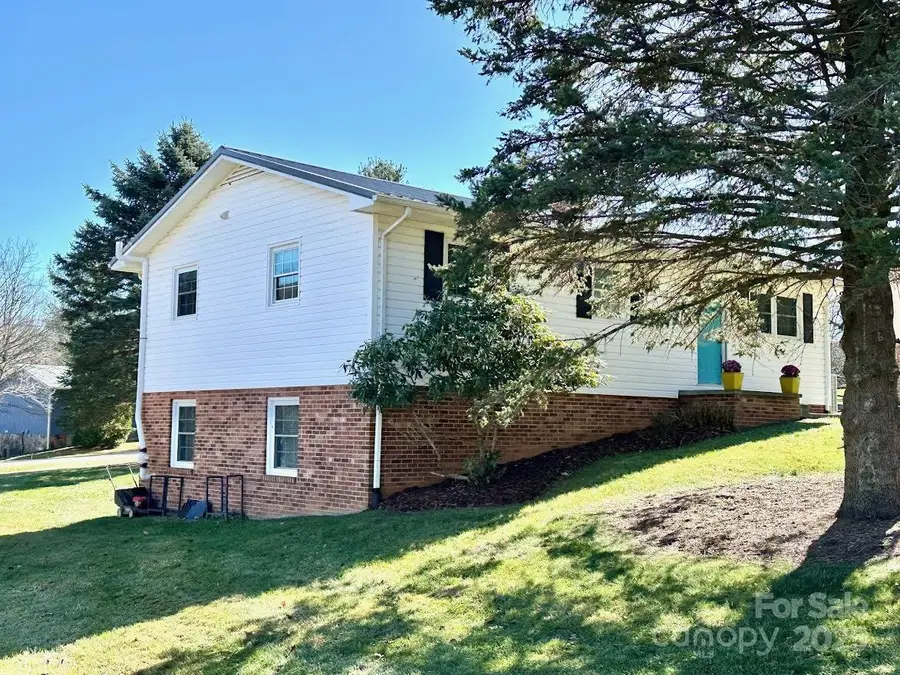 411 Poplar Avenue, West Jefferson, NC 28694 - Image #3