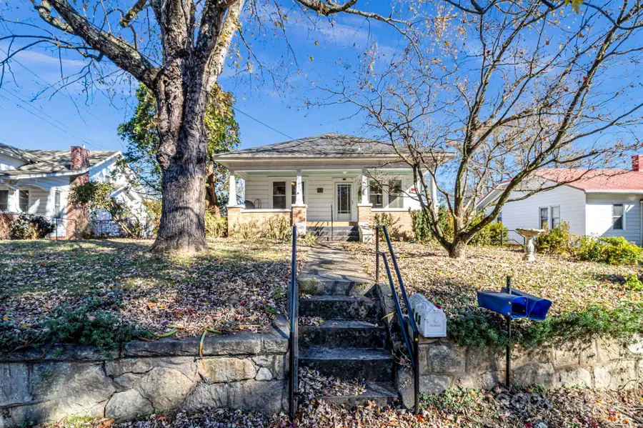 302 S Whitted Street, Hendersonville, NC 28739 - Image #2