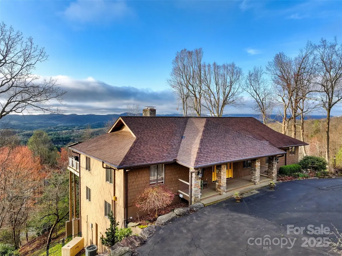 300 Roberts Drive, Hendersonville, NC 28739 - Image #1