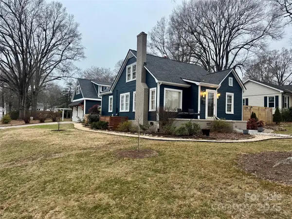 143 E Stewart Avenue, Mooresville, NC 28115