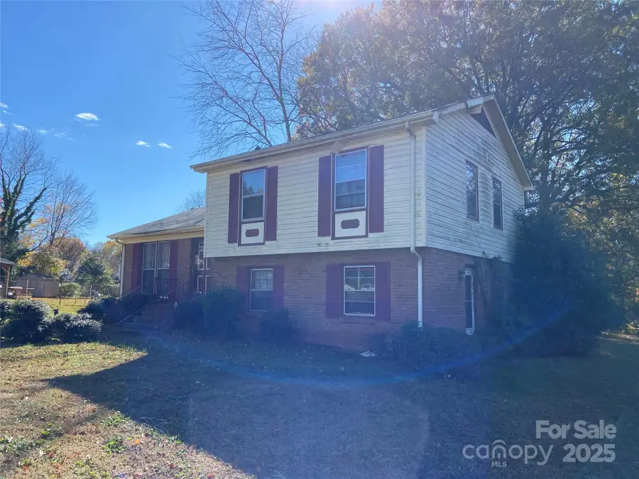 305 Red Roan Place, Charlotte, NC 28215 - Image #3