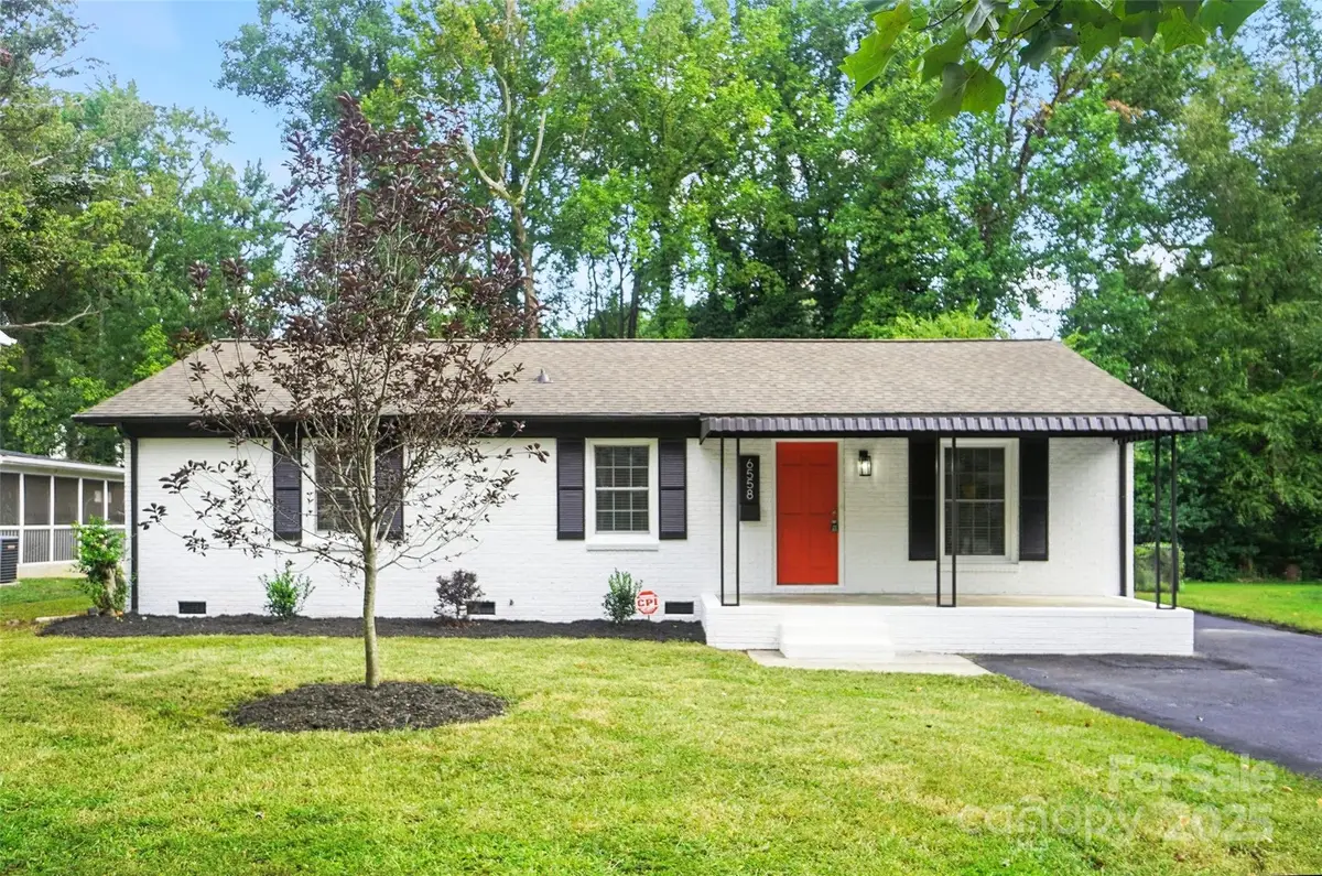 6558 Covecreek Drive, Charlotte, NC 28215 - Image #1