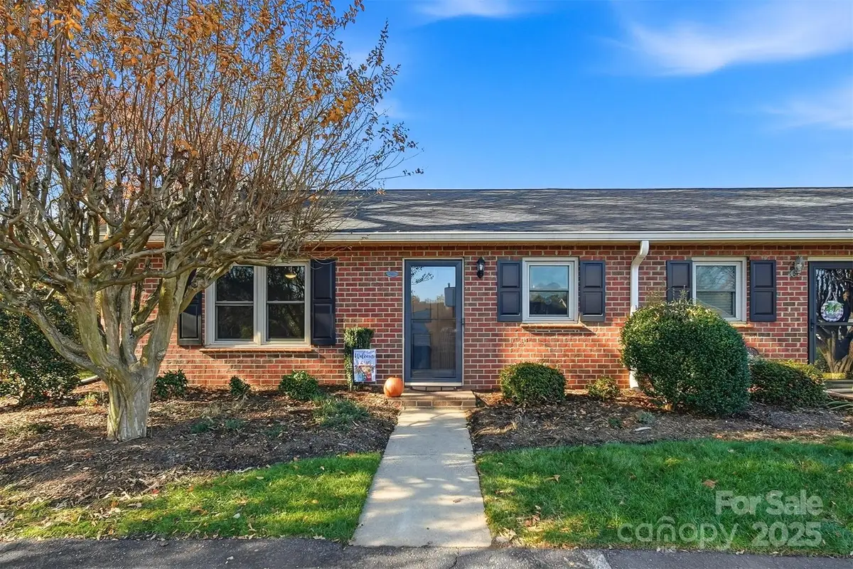 885 21st Avenue Ne, Hickory, NC 28601 - Image #1