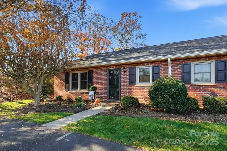 885 21st Avenue Ne, Hickory, NC 28601 - Image #2