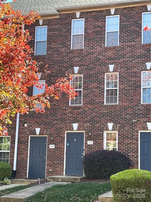 118 Steam Engine Drive #103, Mooresville, NC 28115