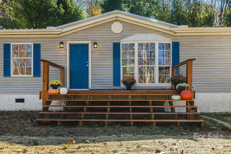 398 Dogwood Drive, Bakersville, NC 28705 - Image #2