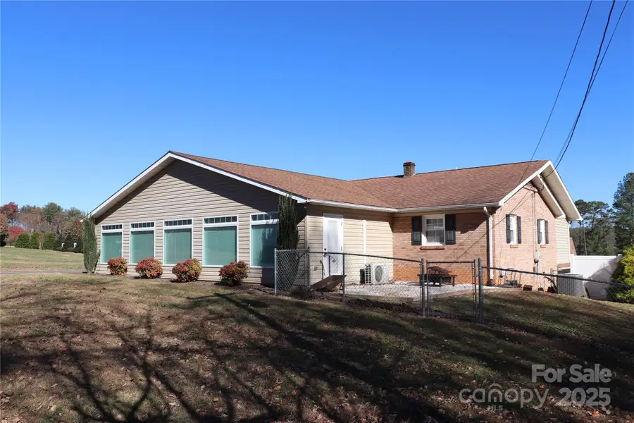 3041 Heffner Place, Hudson, NC 28638 - Image #3