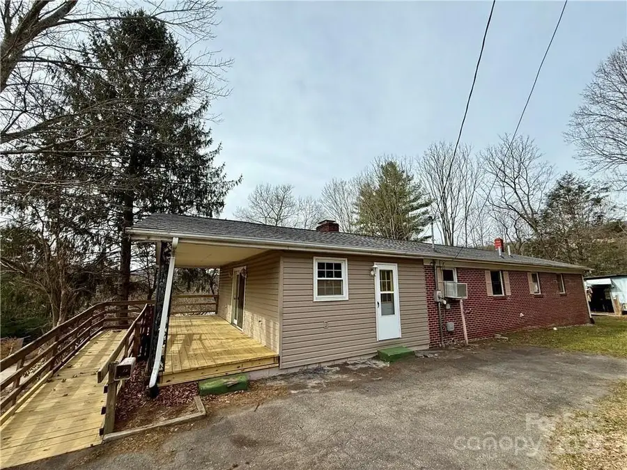 365 Ollis Road, Spruce Pine, NC 28777 - Image #3