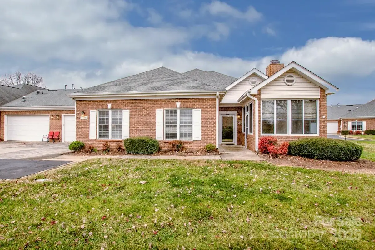 8320 Highland Glen Drive, Charlotte, NC 28269 - Image #1