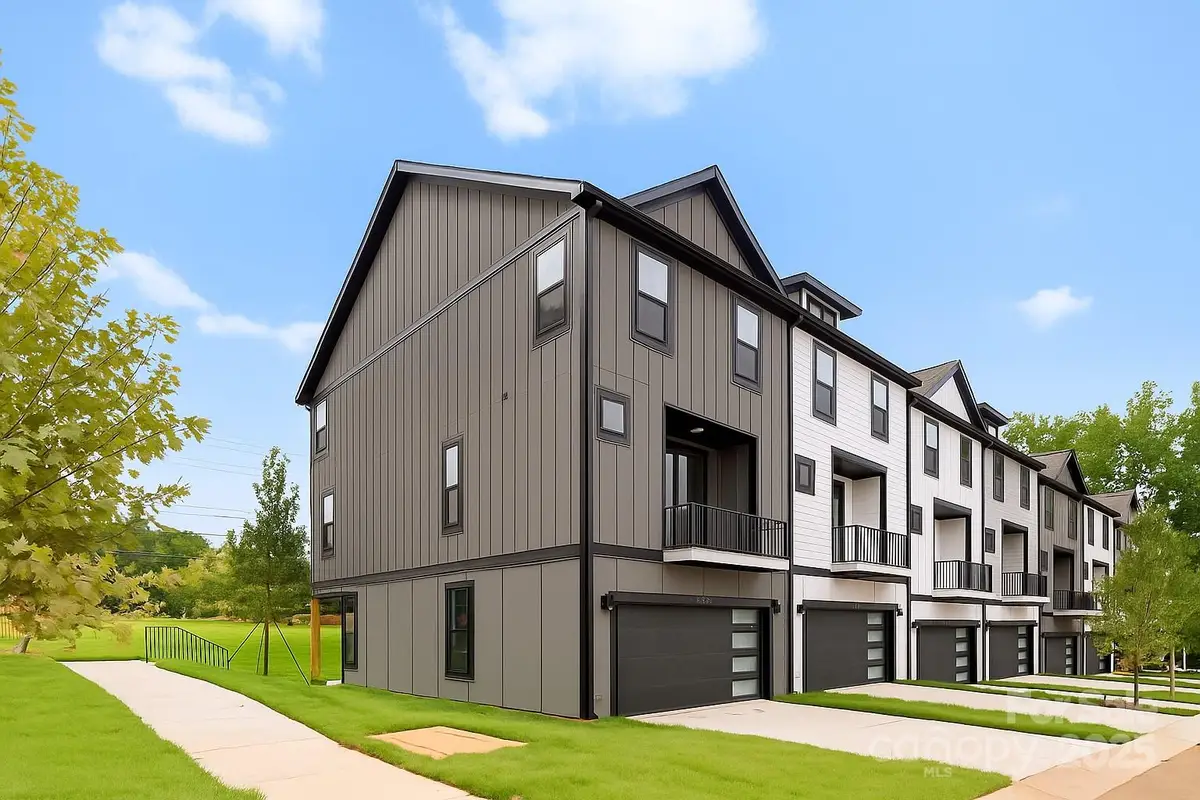 1519 W Rocky River Road, Charlotte, NC 28213 - Image #1