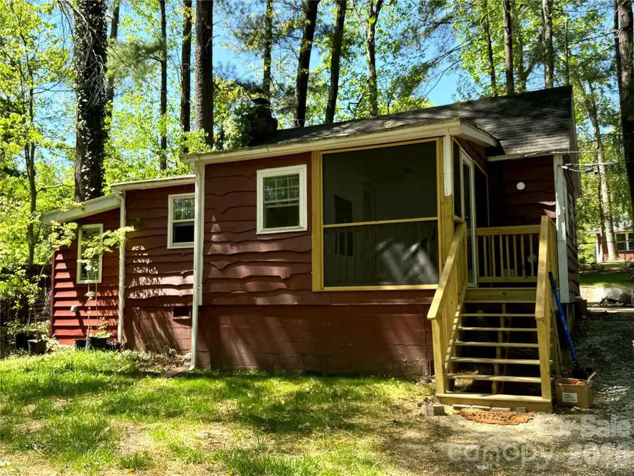 1110 W 3rd Avenue W #multiple, Hendersonville, NC 28739 - #2