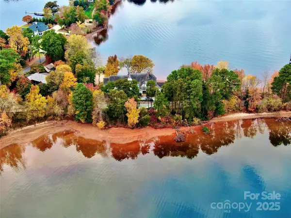 17832 Mollypop Lane, Cornelius, NC 28031