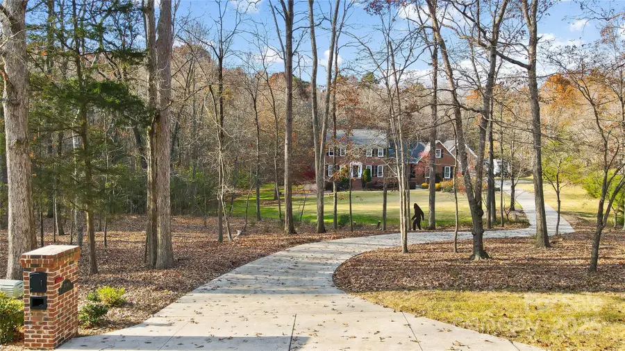 10915 Tara Oaks Drive, Charlotte, NC 28227 - Image #2