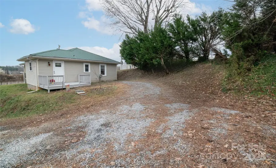 175 Blue Ridge Street, Marion, NC 28752 - Image #3