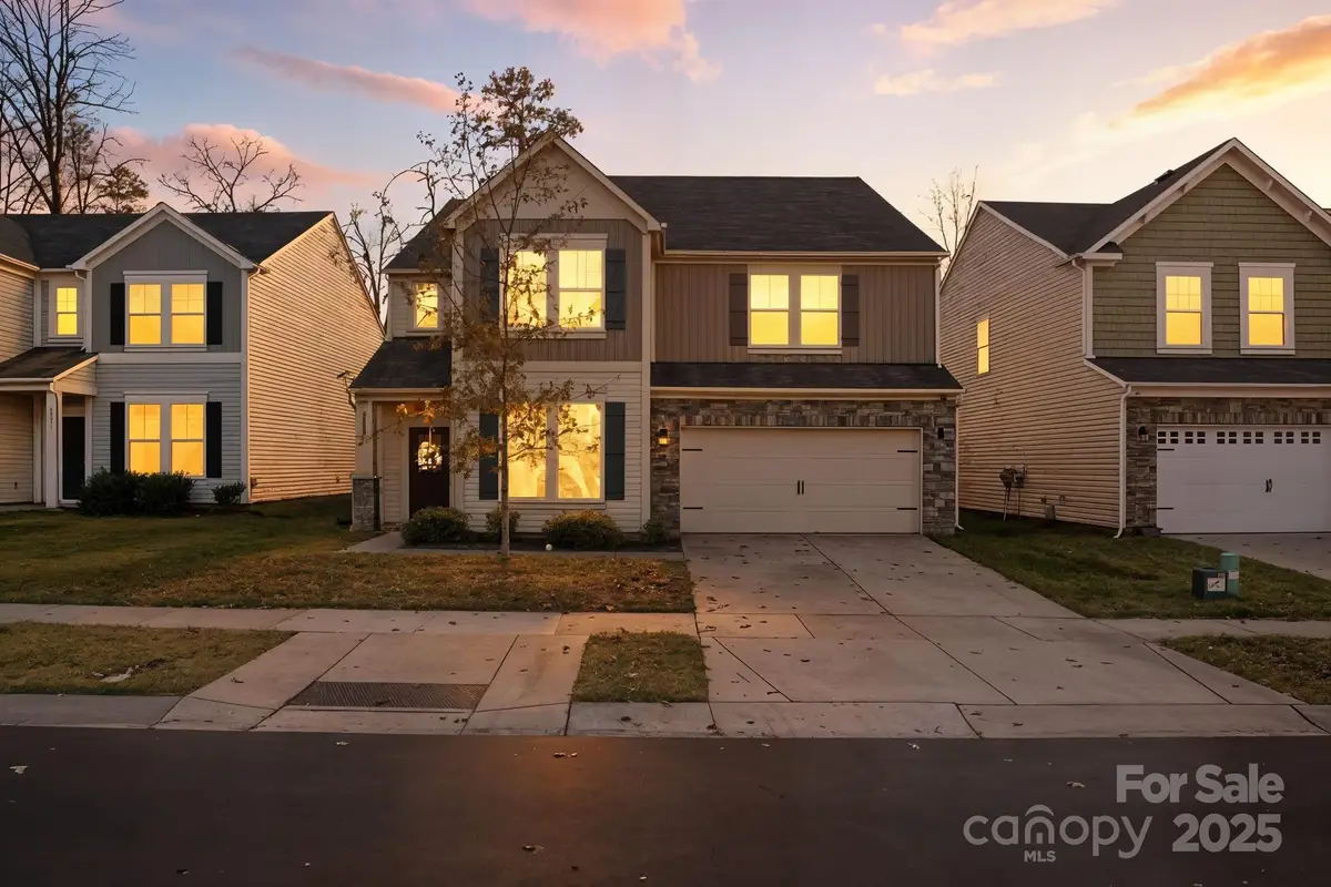 8220 Hudson Forest Drive, Charlotte, NC 28269 - Image #1