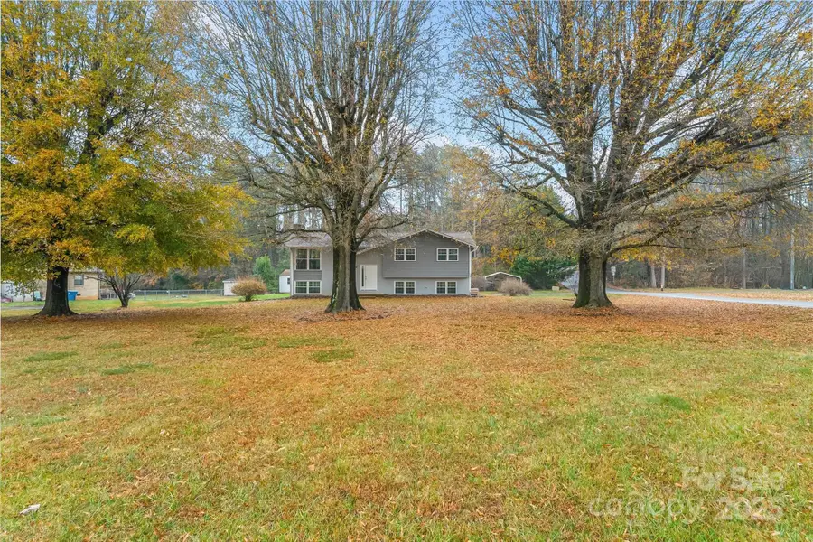 2210 24th Street Circle Ne, Hickory, NC 28601 - Image #3