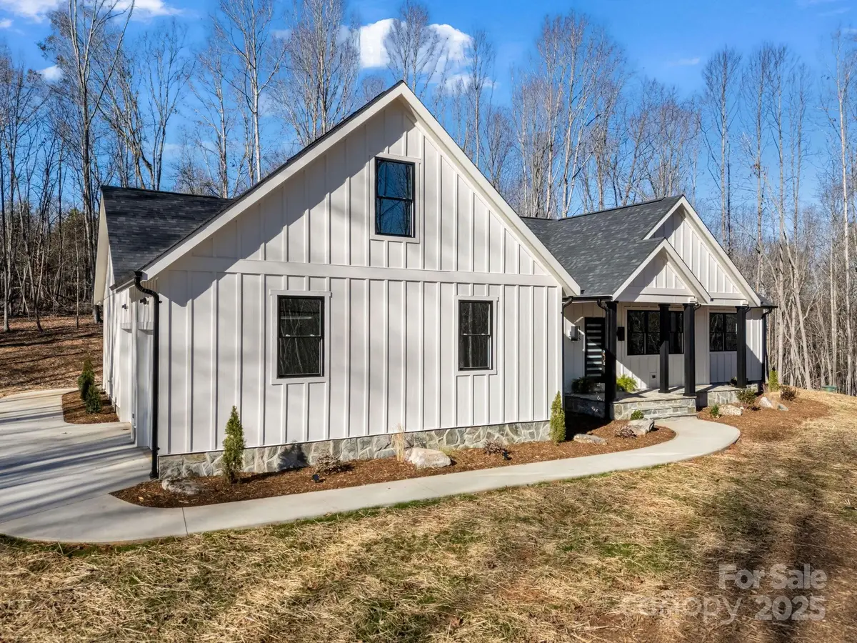 135 Hilltop Street, Morganton, NC 28655 - Image #1