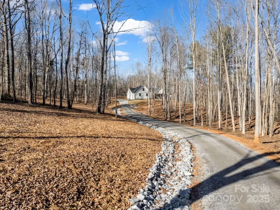 135 Hilltop Street, Morganton, NC 28655 - Image #3