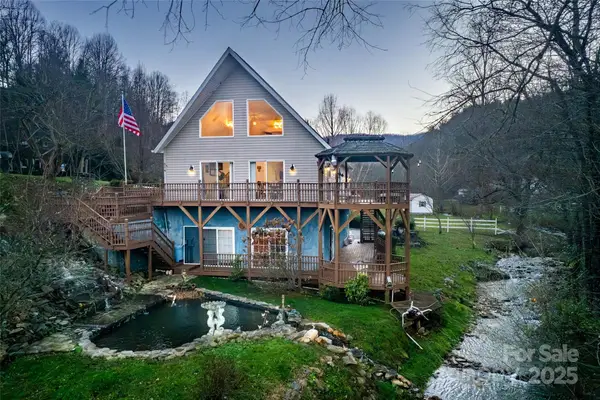 814 Barkers Creek Road, Whittier, NC 28789