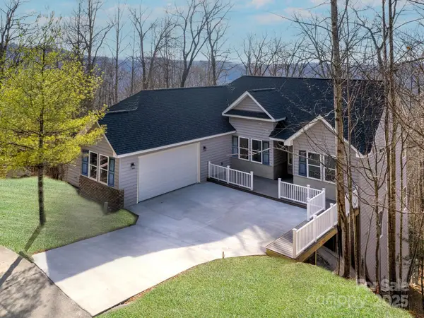 296 Carriage Summitt Way, Hendersonville, NC 28791