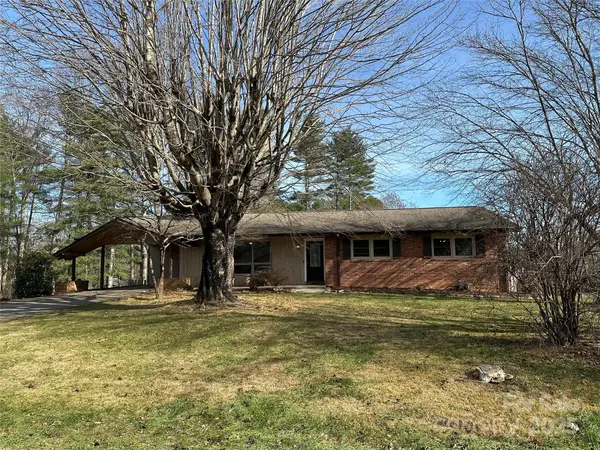 2 Star Lane, Hendersonville, NC 28791