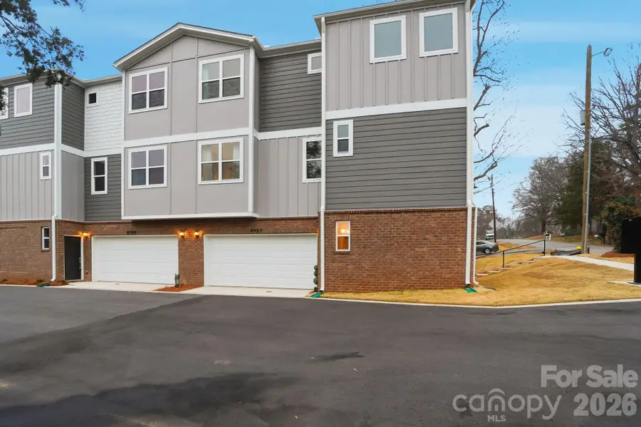 8929 Sharonbrook Drive, Charlotte, NC 28210 - Image #2