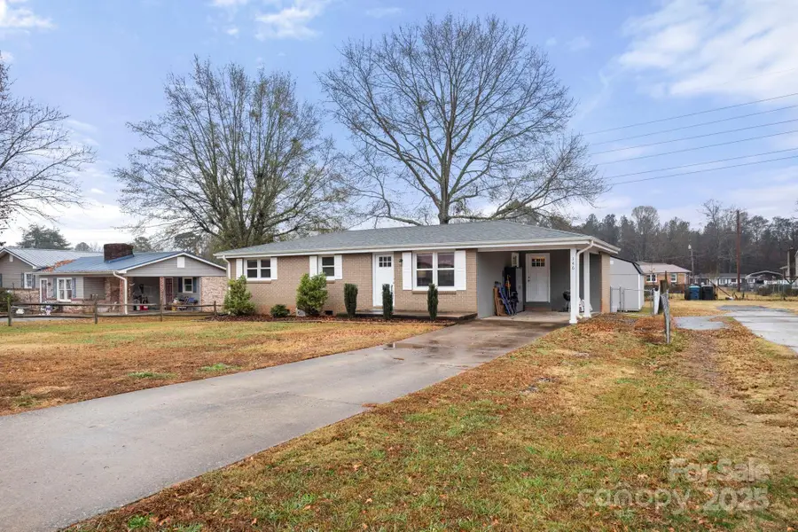 146 Old Castle Lane, Forest City, NC 28043 - Image #2