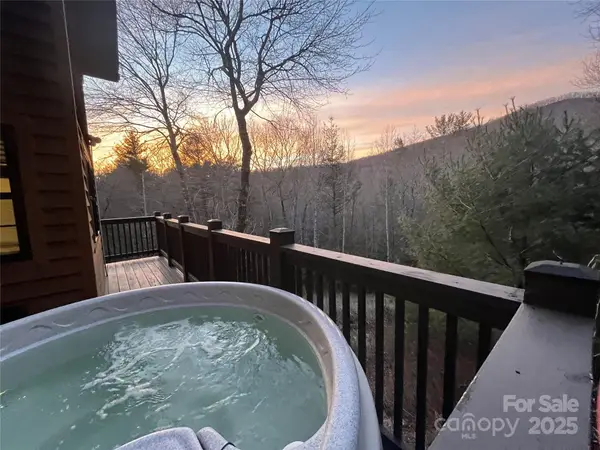 100 Bear Den Mountain View Drive, Spruce Pine, NC 28777