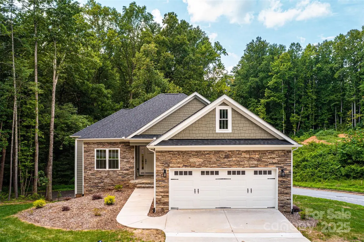 402 Scarlett Oak Court Ne, Lenoir, NC 28645 - Image #1